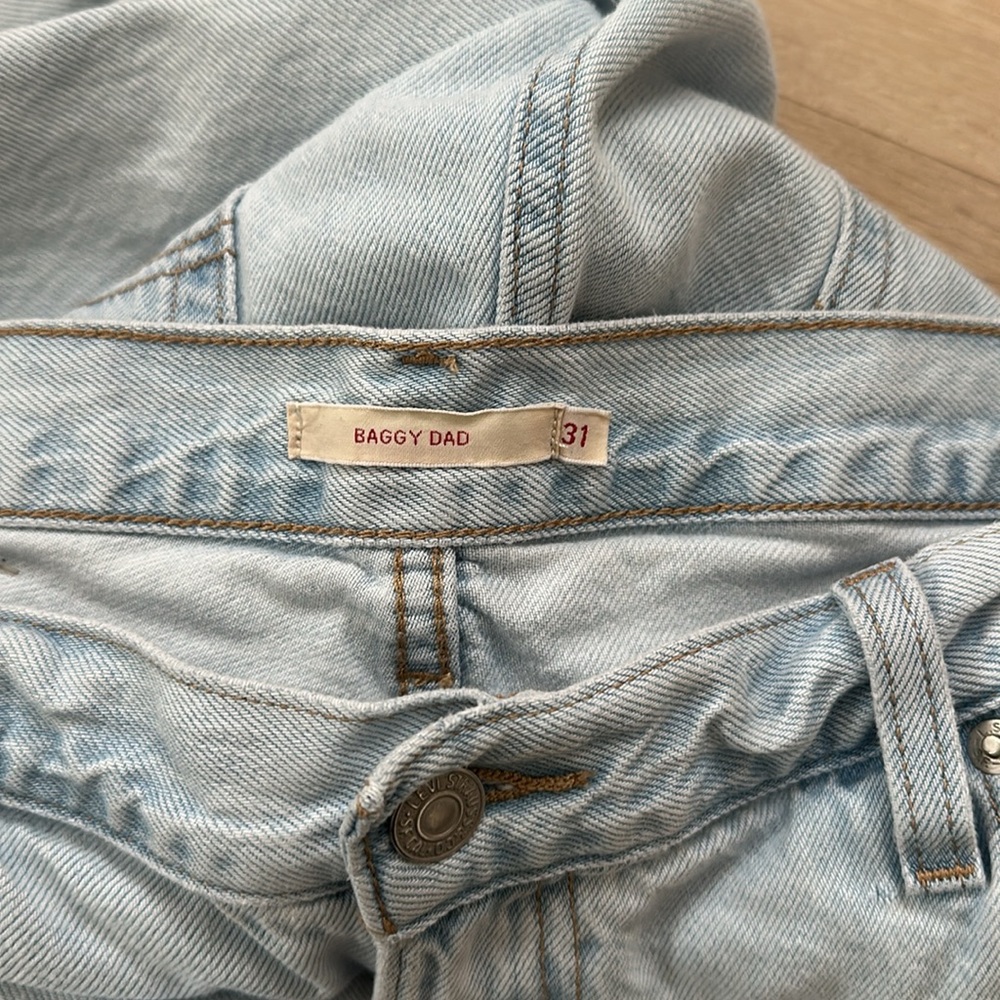 LEVI BAGGY DAD JEANS